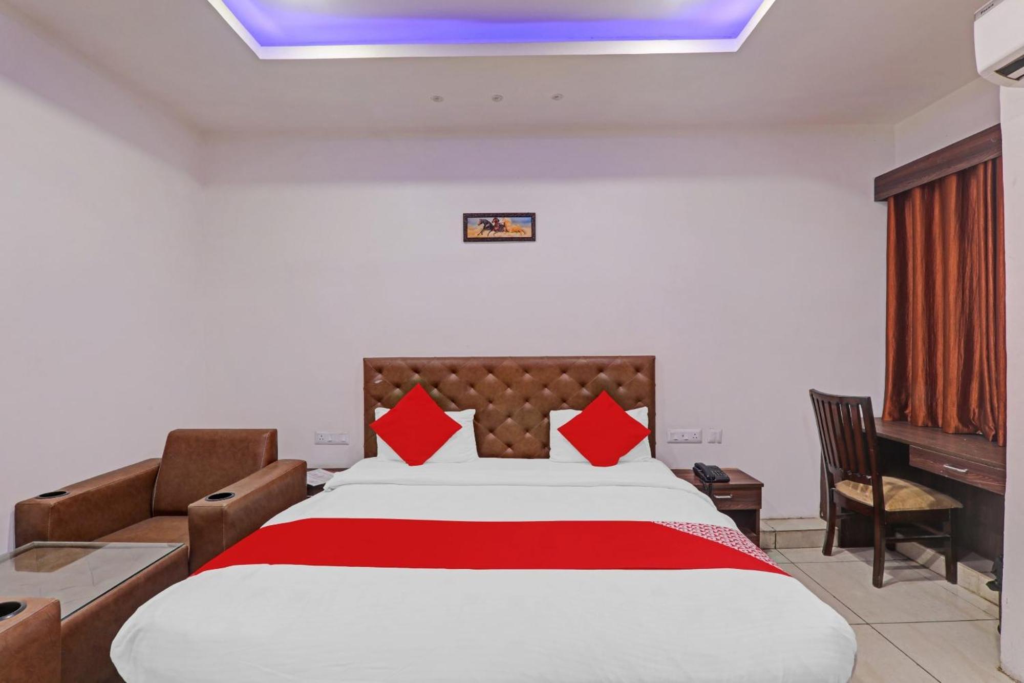 Super Hotel O Satya Shiv Inn Banthra Sikandarpur Экстерьер фото