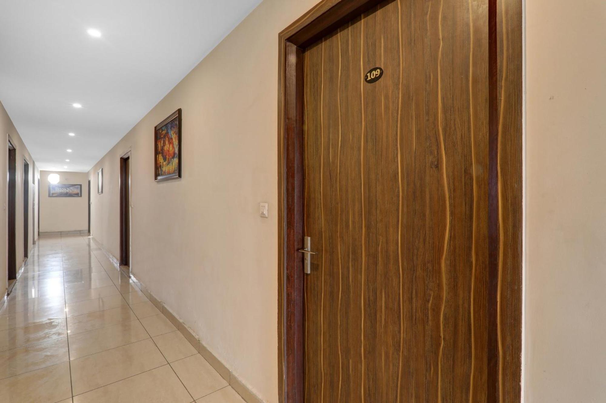 Super Hotel O Satya Shiv Inn Banthra Sikandarpur Экстерьер фото